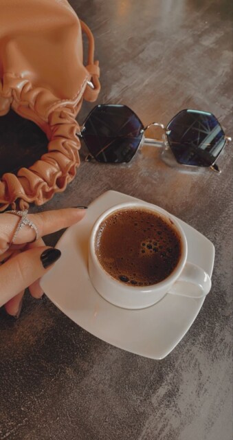 صور في حب القهوة للبنات.